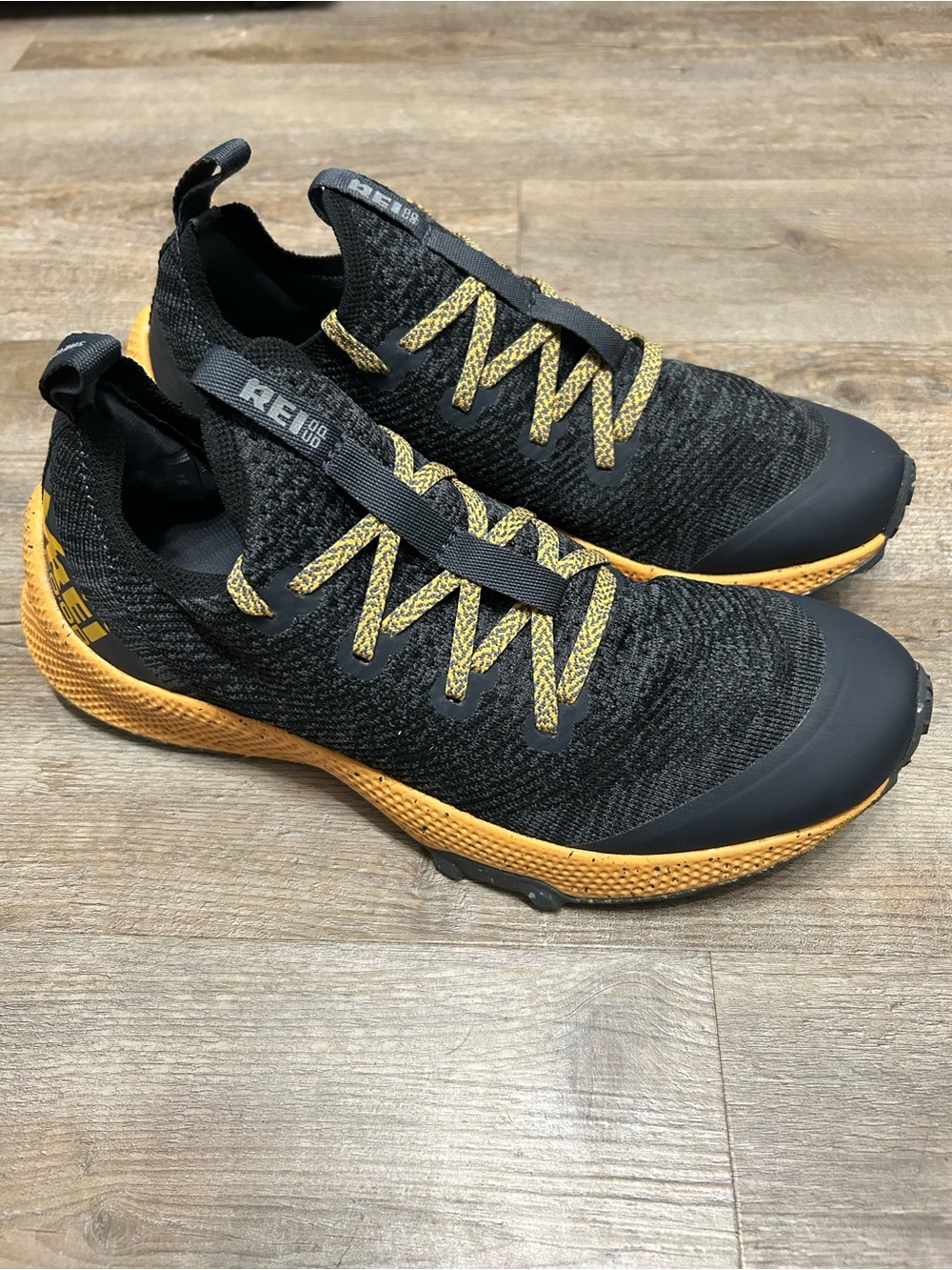 REI Co-op Swiftland MT Men’s Size 10 Black Yellow Knit Trail Sneakers Shoes